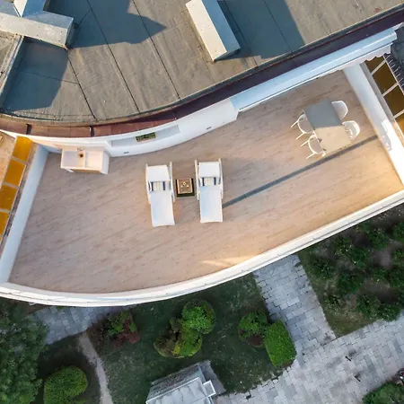 Sunny Rooftop Split Exterior photo